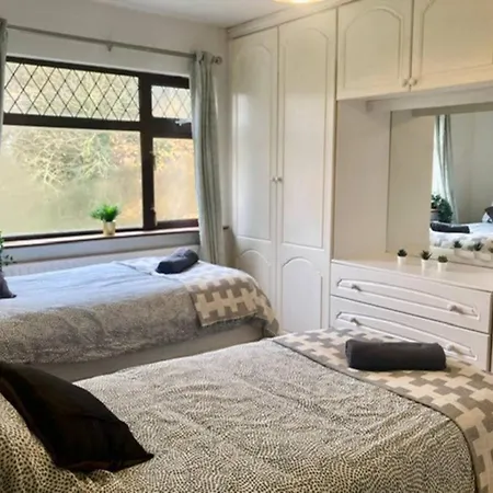 Leixlip 4-bed Sleeps 6 Ideal For Groups