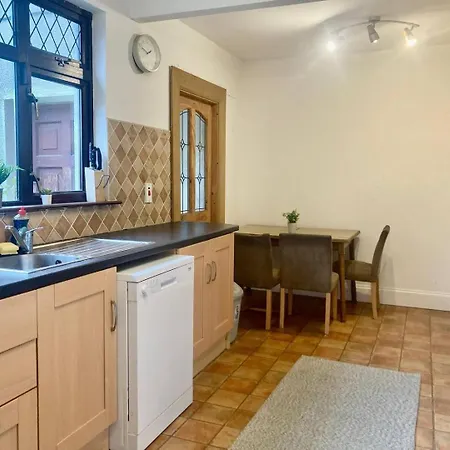 Leixlip 4-bed Sleeps 6 Ideal For Groups Kildare