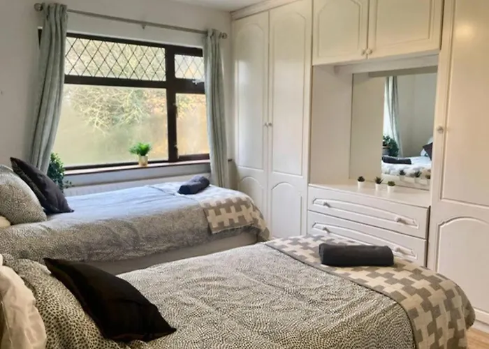 Leixlip 4-bed Sleeps 6 Ideal For Groups